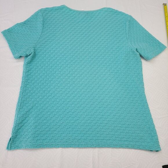 Sag Harbor women's size M top green color SS scoop neck textured material EUC - Picture 2 of 3